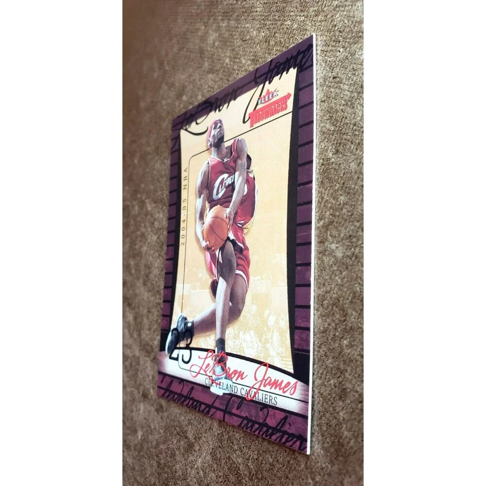 20004-2005 Fleer LEBRON JAMES THROWBACKS NBA Trading Card 23 CLEVELAND CAVALIERS